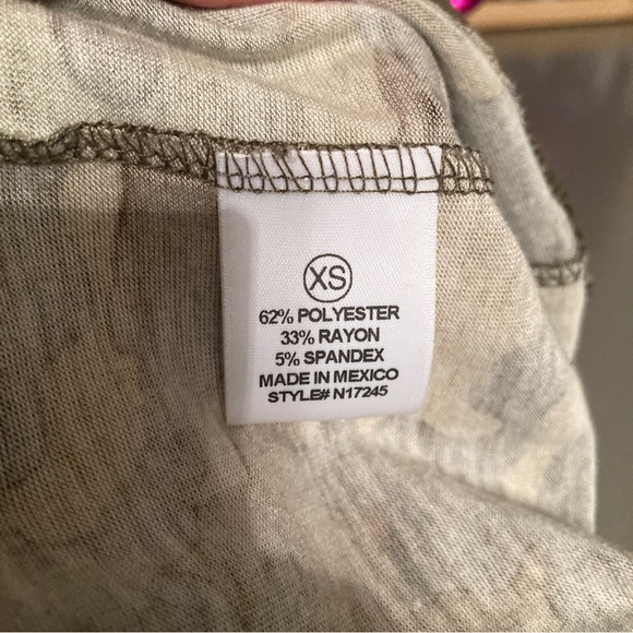 NEW Baddie Graphic Tee XS Fashion Nova Camo Green Camouflage NWT - Picture 7 of 9